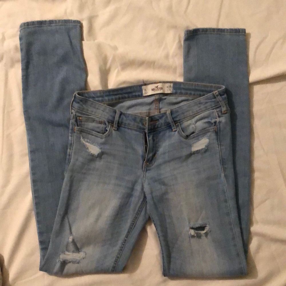 27• Long• Hollister• Skinny Jeans• Light Wash•